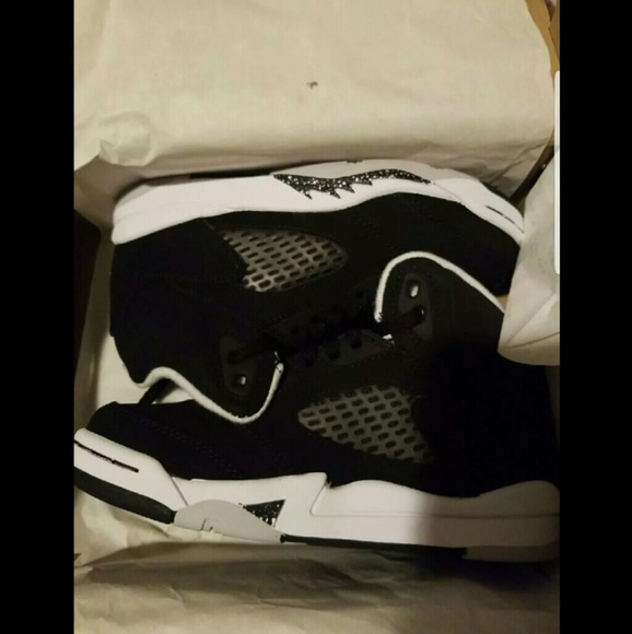 *SOLD*BNIB RETRO 5 kids size 12c - Picture 2 of 2