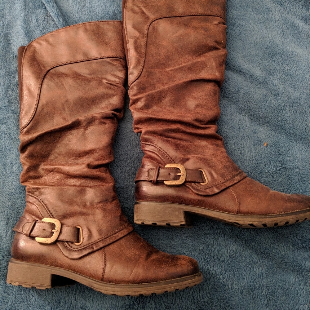 Bare trap brown boots