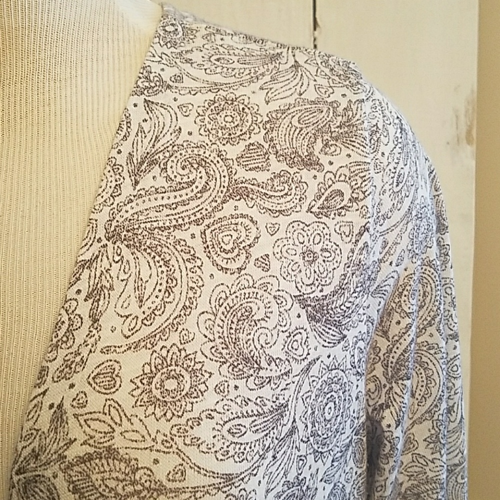 Large LuLaRoe Sarah - White with cute paisley!!