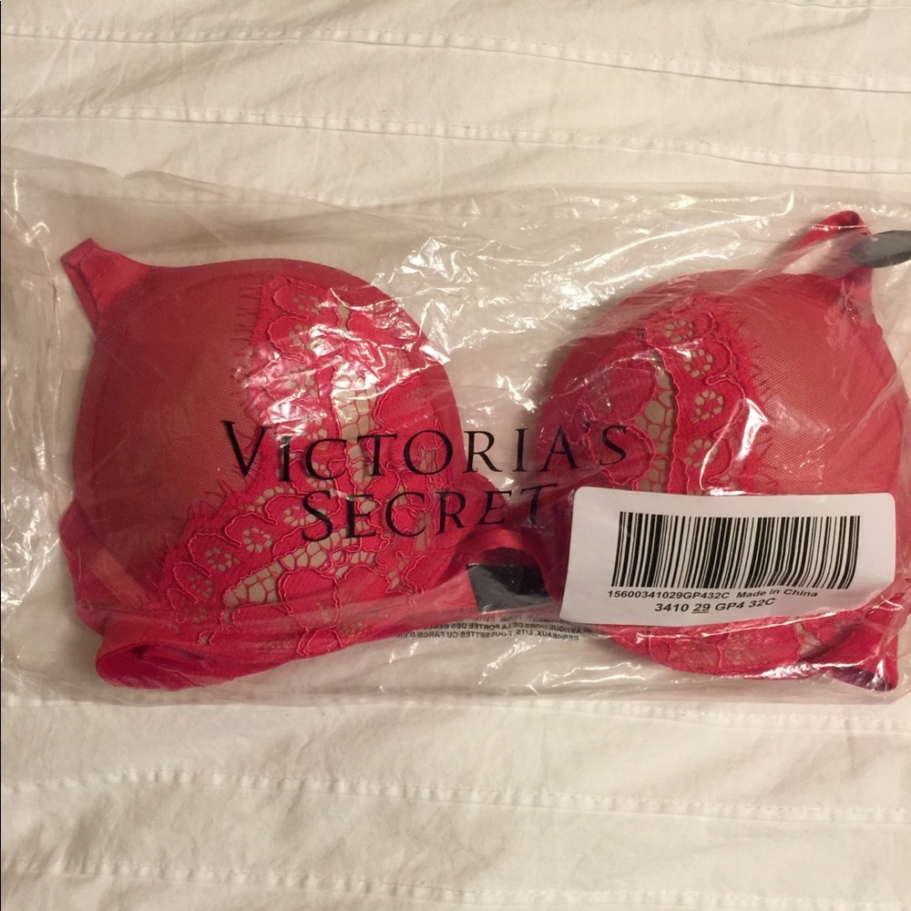 Victoria’s Secret Bombshell 32C