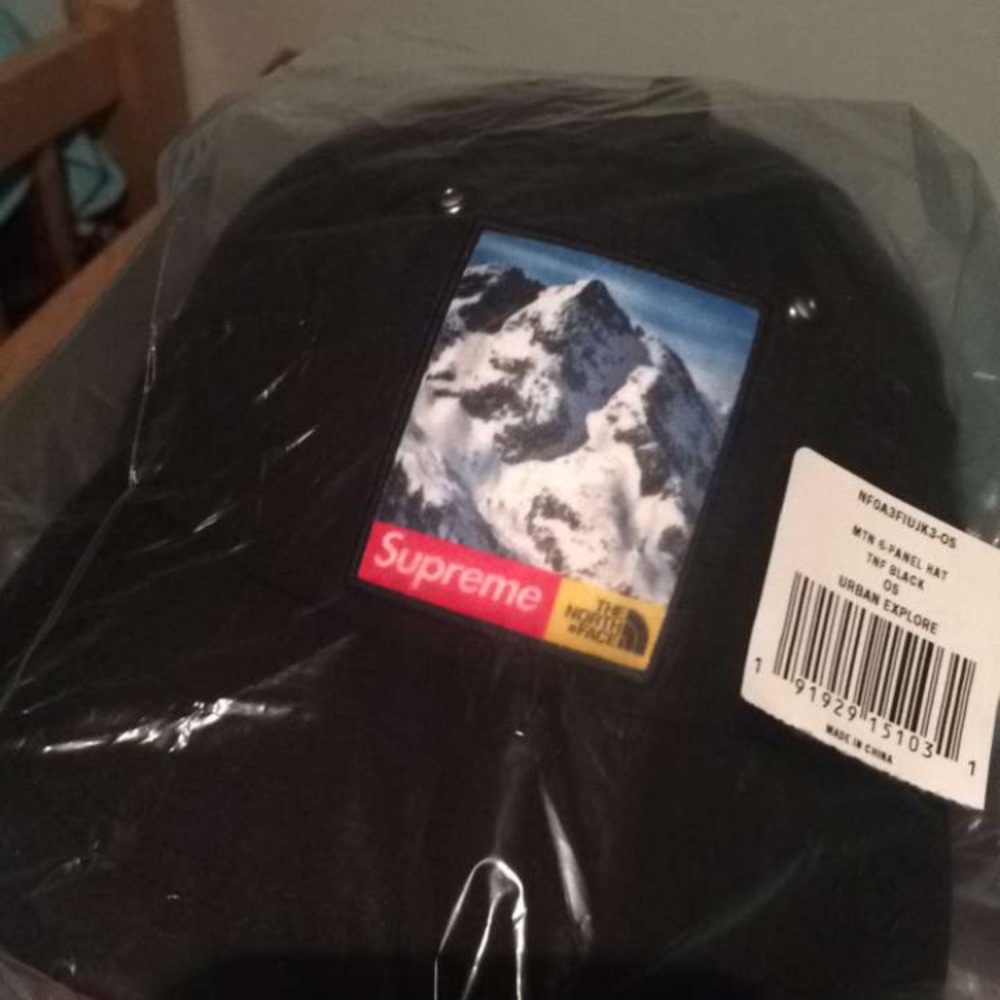 **SOLD** Supreme/ North Face Hat