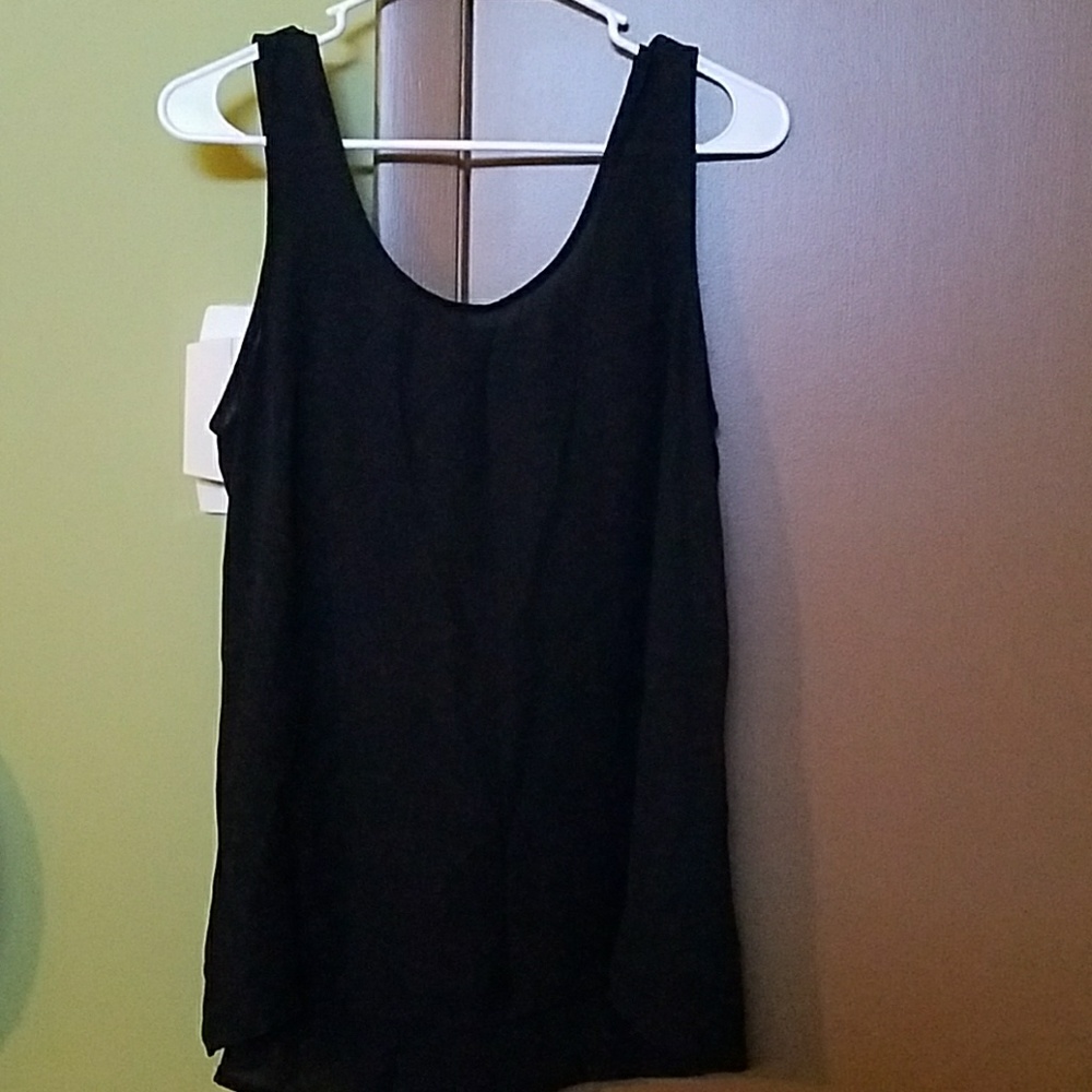 Black sleeveless Top.