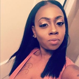 Meet your Posher, Alexis