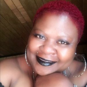 Meet your Posher, Esther