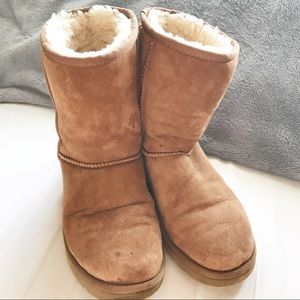 UGG BOOTS
