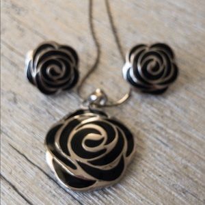 Black and Silver Rose Pendant Set