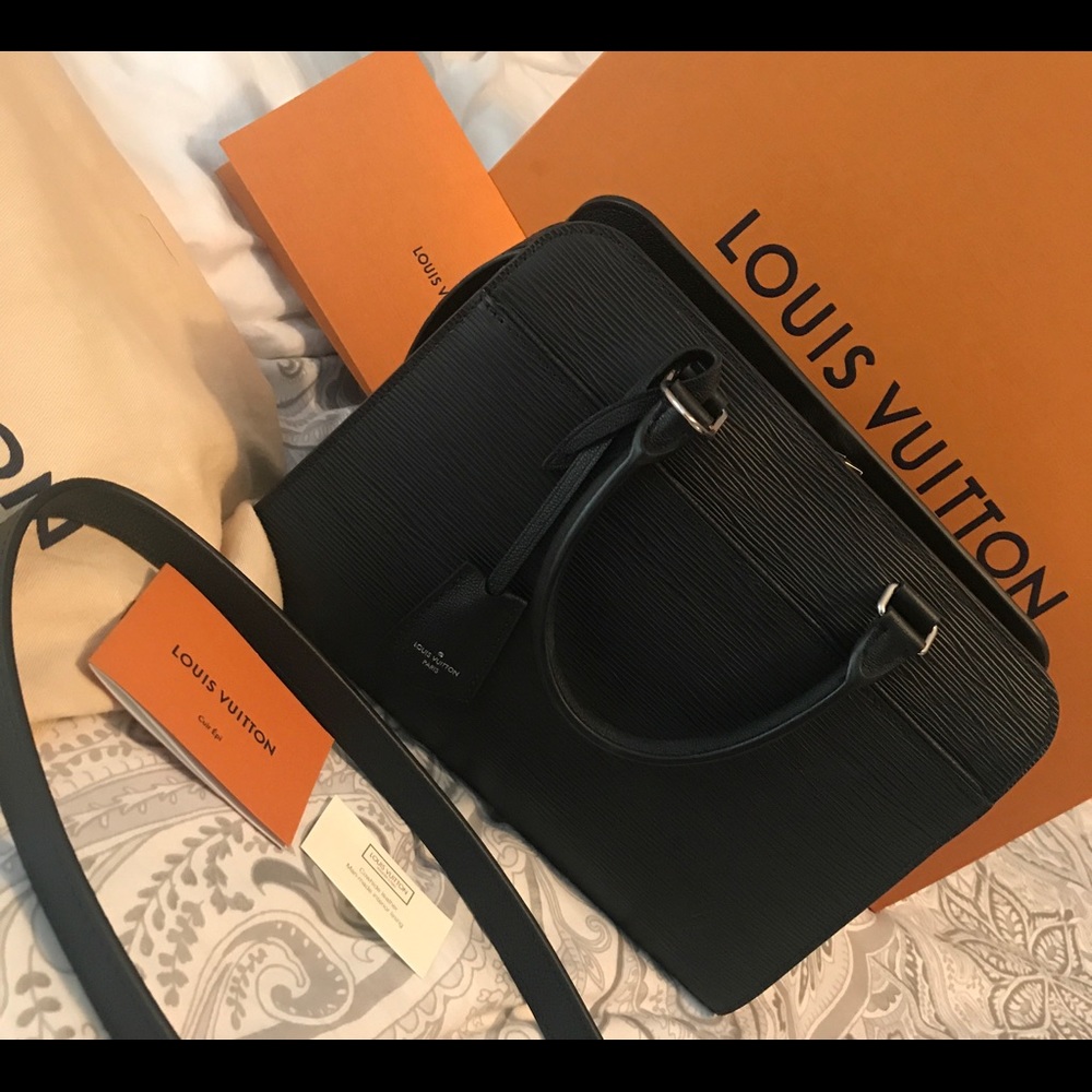 SOLD.  LV Vaneau MM noir épi Leather