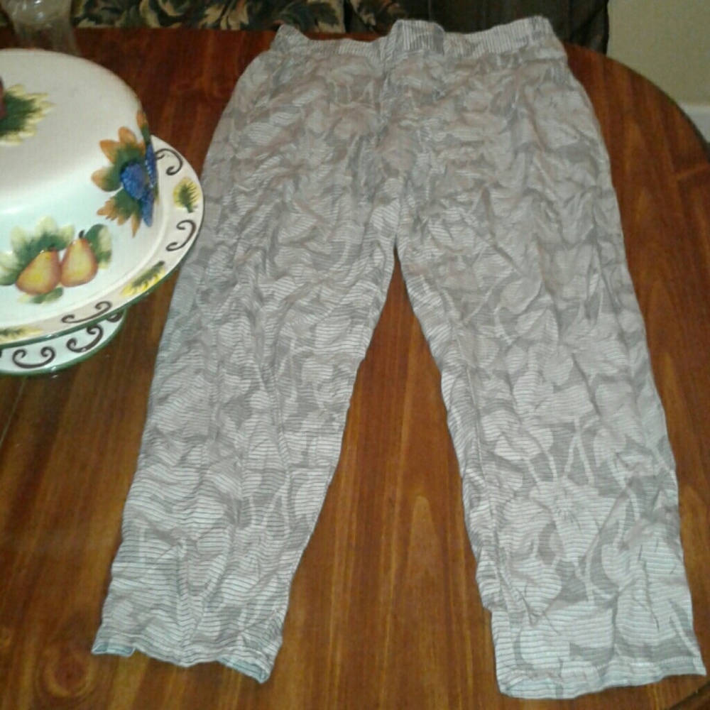Gap cropped pants