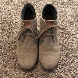 Khaki Toms Wedges, Sz. 7.5