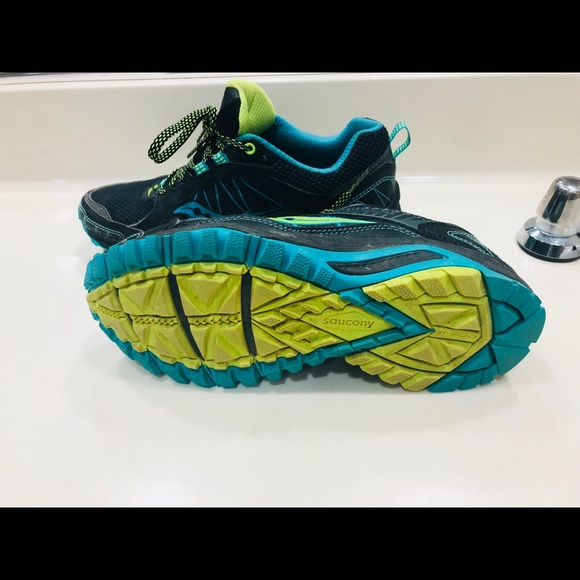 Saucony running shoes - Picture 2 of 3