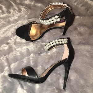 Pearl detail black heels