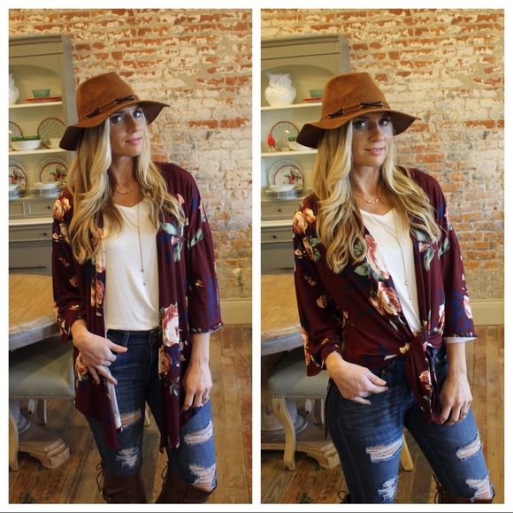 ✨LAST ONE ✨Burgundy floral knit cardigan - Picture 3 of 3