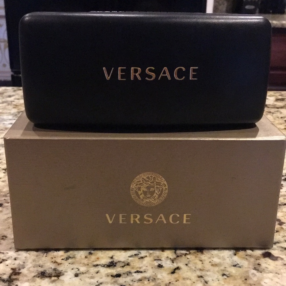 😍Authentic Versace sunglass case w/ box😍