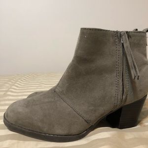 Old navy suede tan booties size 7
