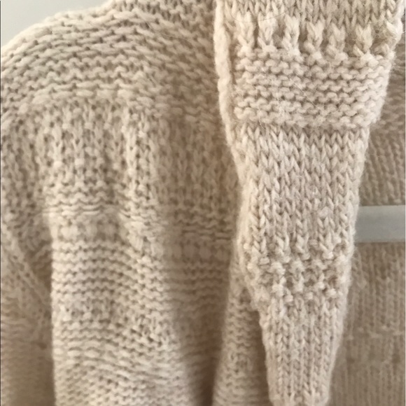 Warm brandy Melville cardigan - Picture 3 of 3