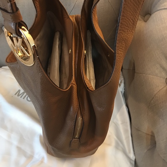 Michael Kors Lg Fulton - Picture 2 of 4