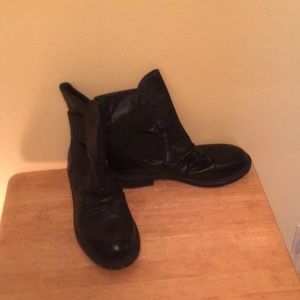 Naya black retro "Chelsea" boots. Leather size 8