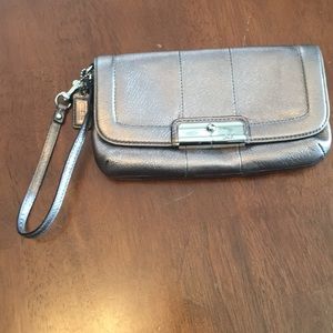 Price drop!!!Coach wristlet. Excellent condition!