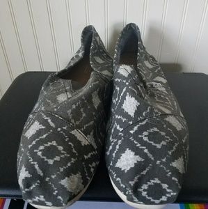 Tom's shoes size 14