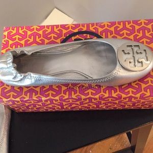 Tory Burch Reva Flats great condition!