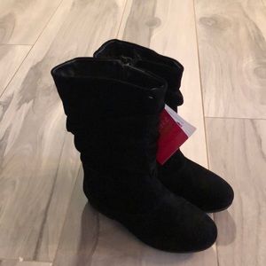 New with tags black suede boots