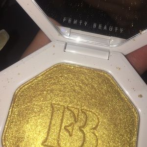 Fenty highlighter