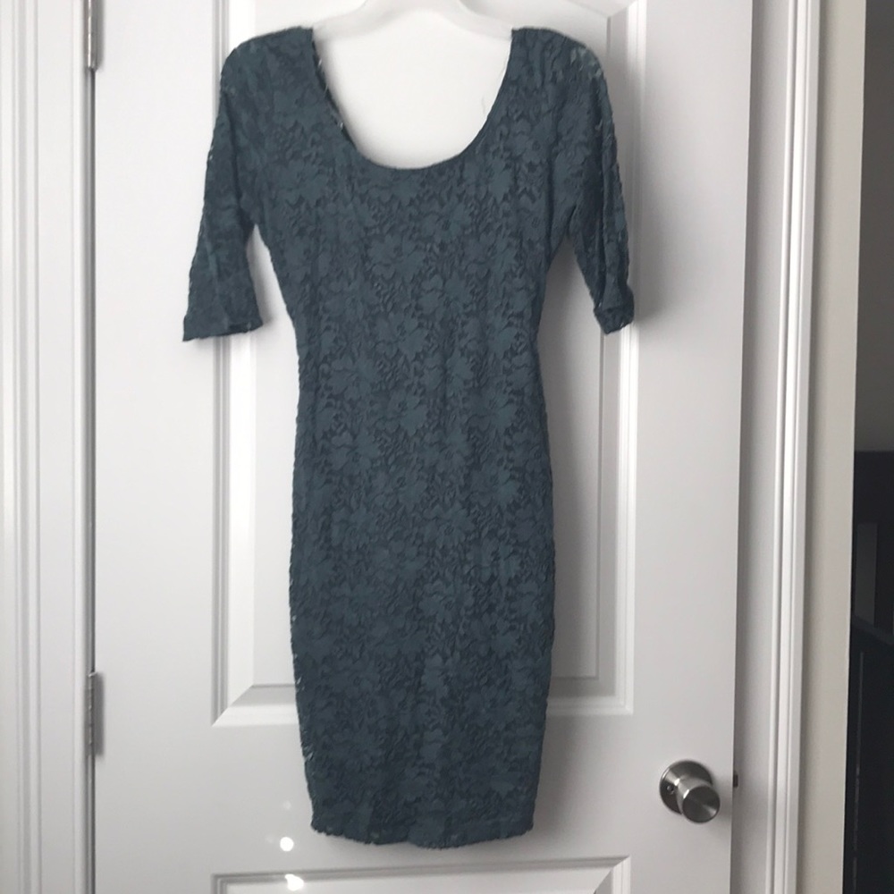 Cute Textured dress with semi-open back