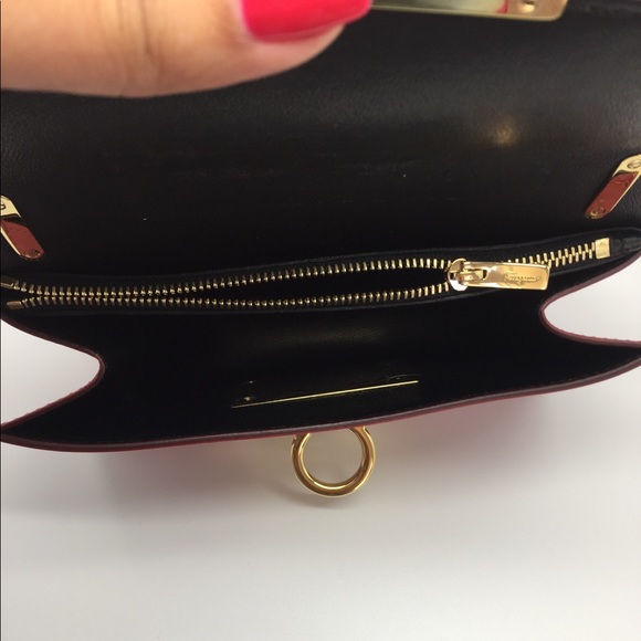 ❌SOLD❌Salvatore Ferragamo Aileen Mini Cross - Picture 7 of 8