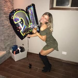 Meet your Posher, Stephanie