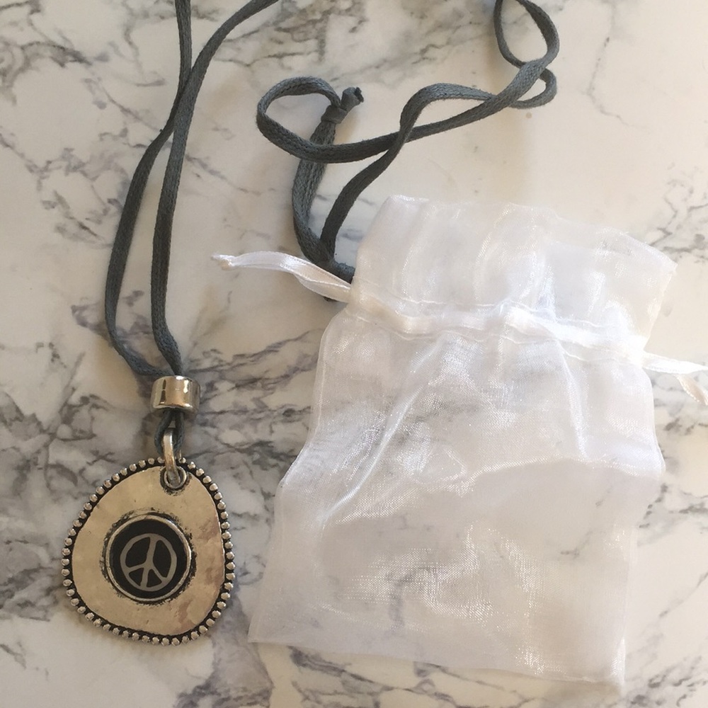 NWOT NECKLACE