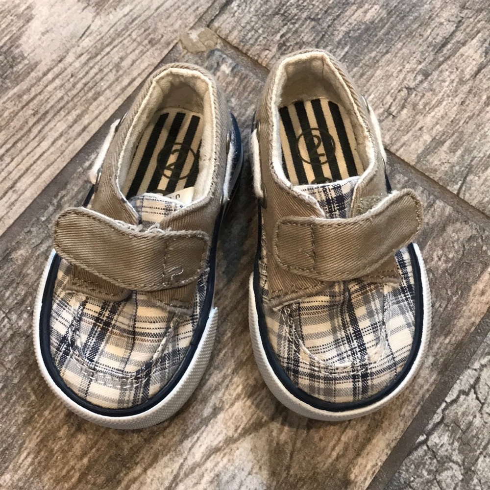 ⛺️Infant boat shoes size 2