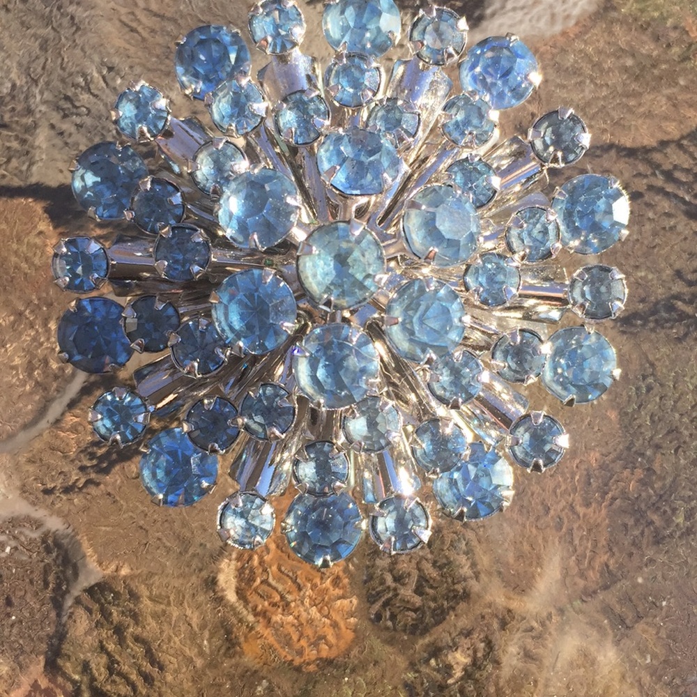 Stunning vintage snowflake pin