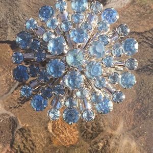 Stunning vintage snowflake pin