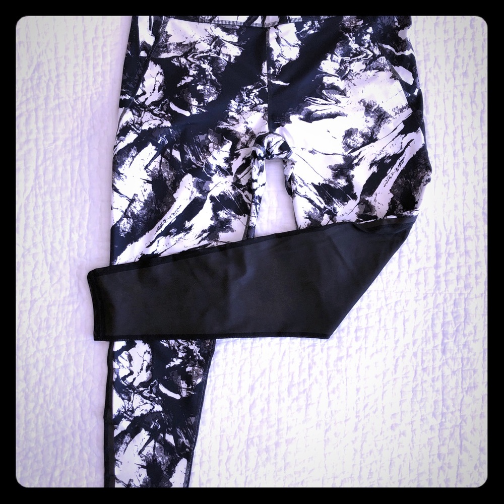 Oakley leggings with mesh cutout