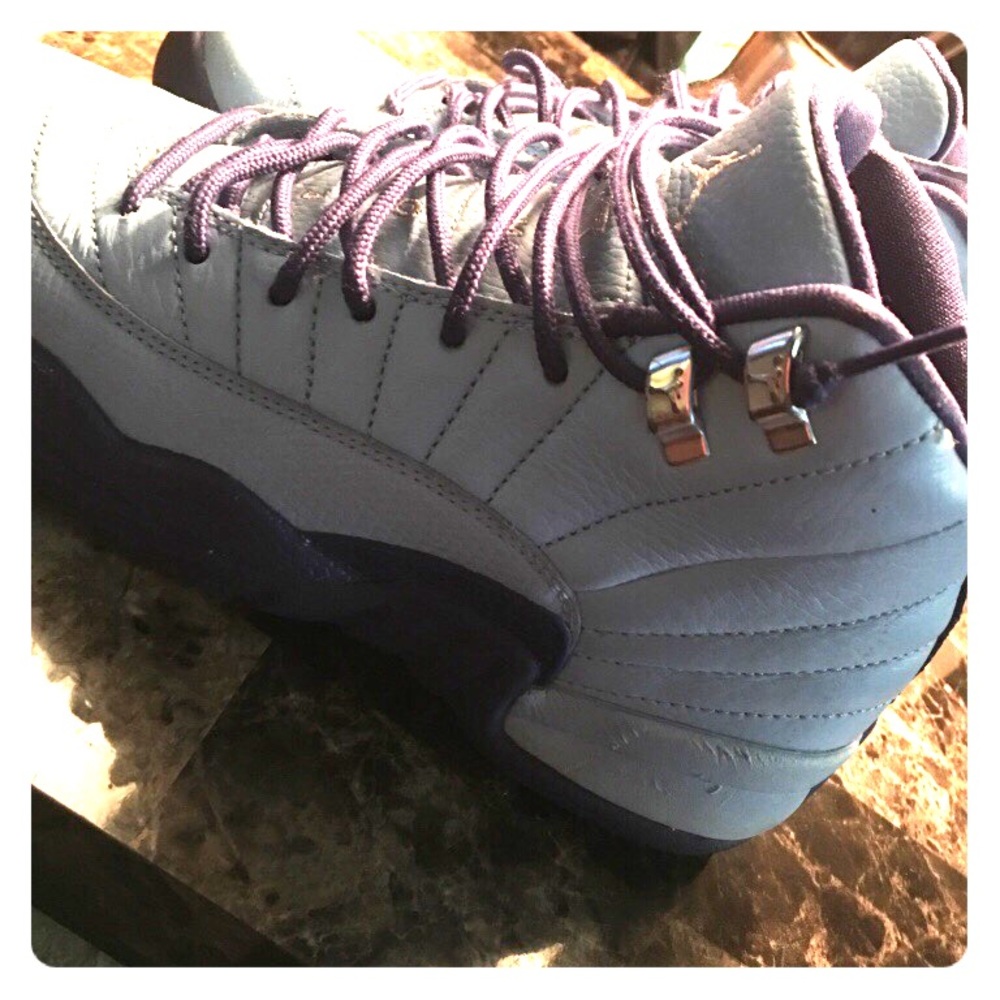 Jordan 12s size 6Y/ 7.5 in women