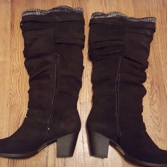 Wide calf suede boots - Picture 2 of 2