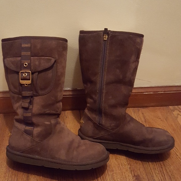 Brown buckle Uggs - Picture 2 of 6