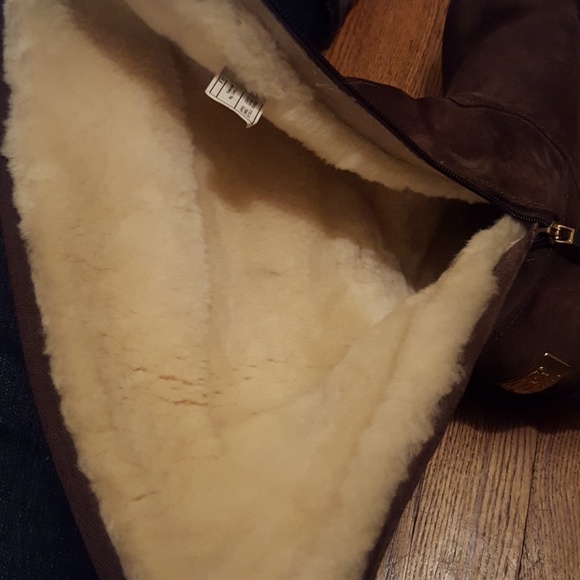 Brown buckle Uggs - Picture 5 of 6