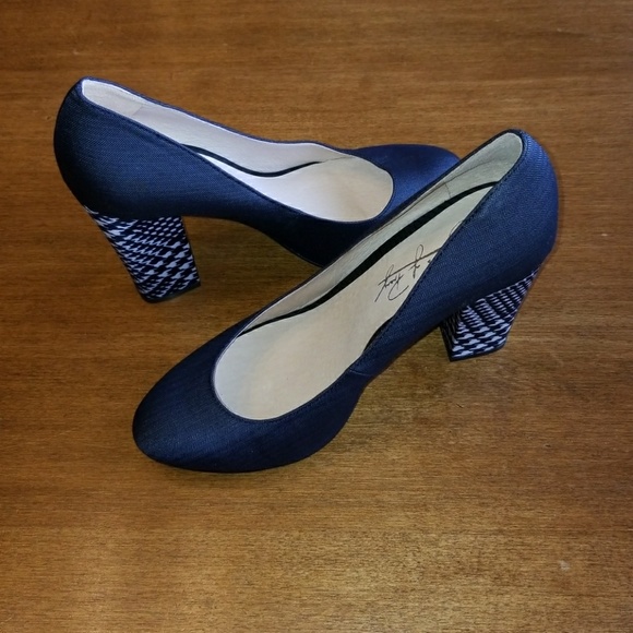 Shoes of Prey Shoes - Shoes of Prey rounded toe, graphic heel pumps