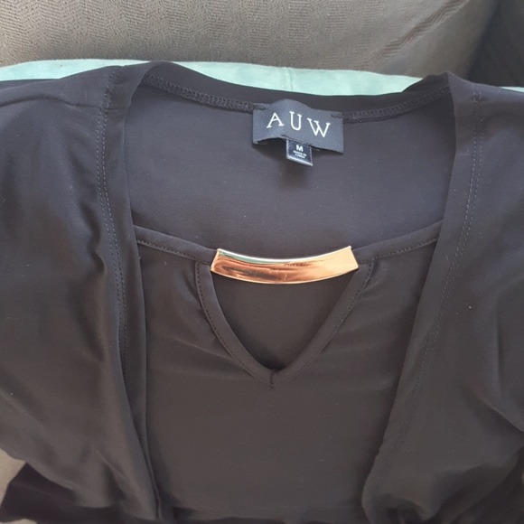 Blk and gold top. Only worn once - Picture 2 of 3