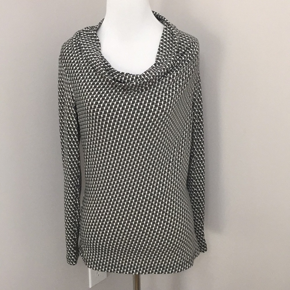 NewYork and Company Slinky material Blouse