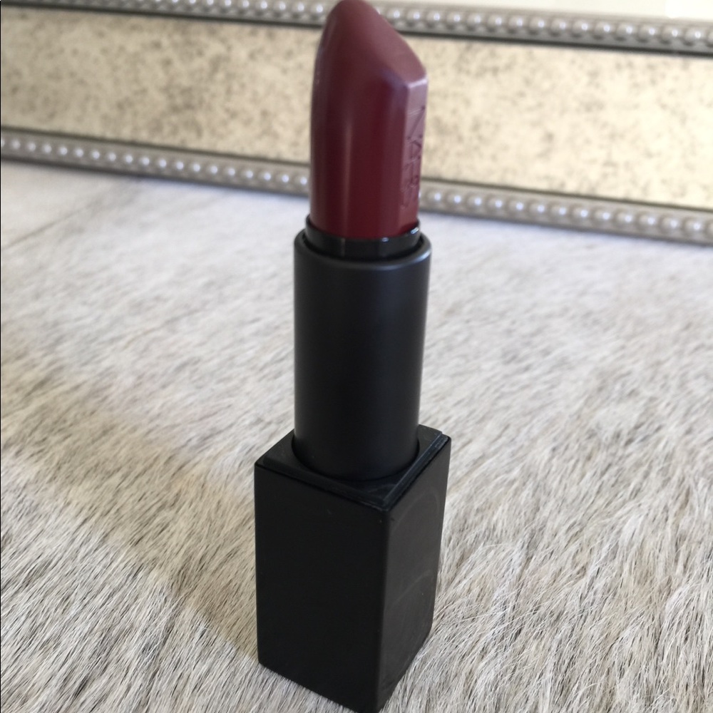 NARS Audacious Lipstick in Bette