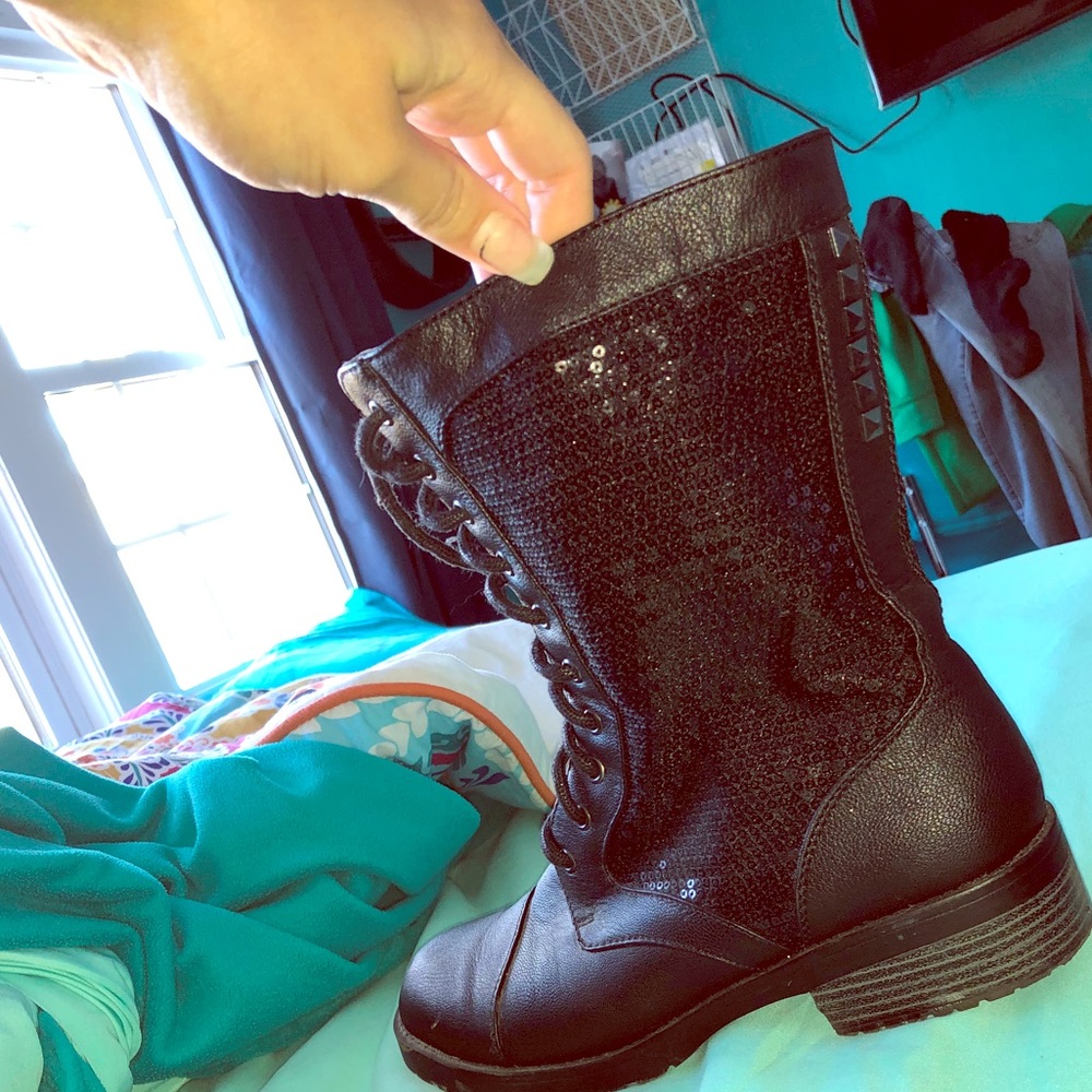 Combat boots