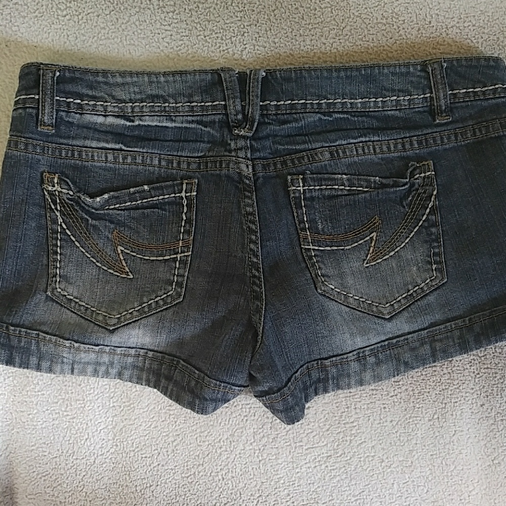 Shorts - Picture 3 of 8