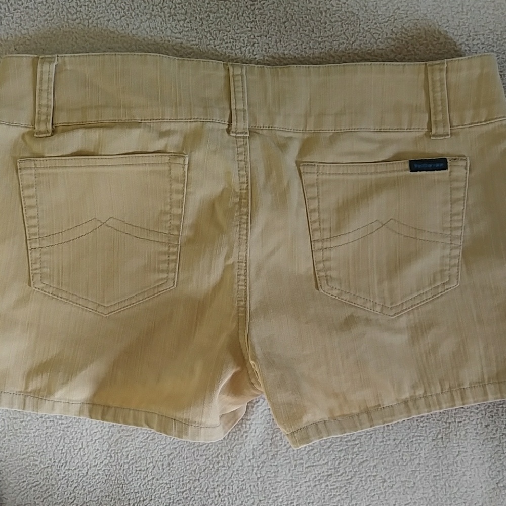 Shorts - Picture 6 of 8