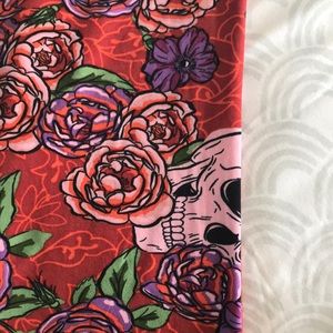 EUC Roses and Skulls Leggings