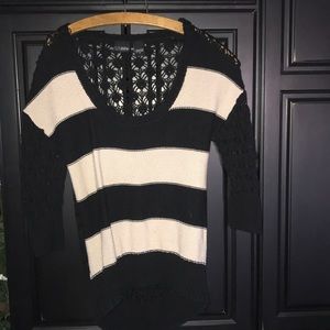 Quarter length sleeves sweater