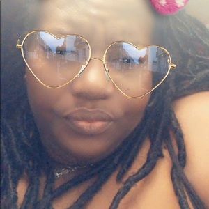 Meet your Posher, Elizabeth