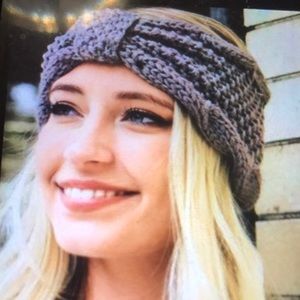 💕❤️LIGHT GRAY ADORABLE ROLLED BOW KNIT HEADBAND.
