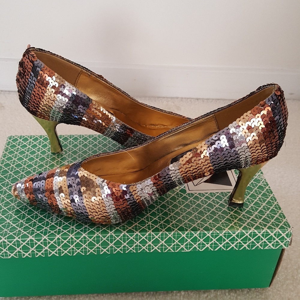 Metallic multicolored Pumps